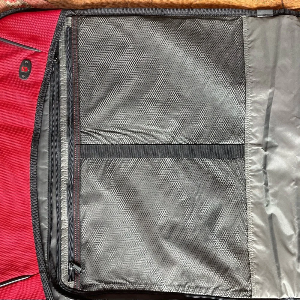 Victorinox Swiss Army Red Nylon Garment Bag
